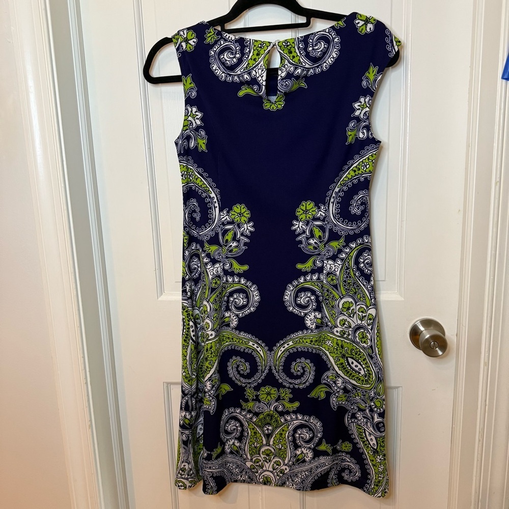 London Times Women’s 8 Sleeveless Sheath Dress Navy Blue Green Paisley Floral - Picture 5 of 8